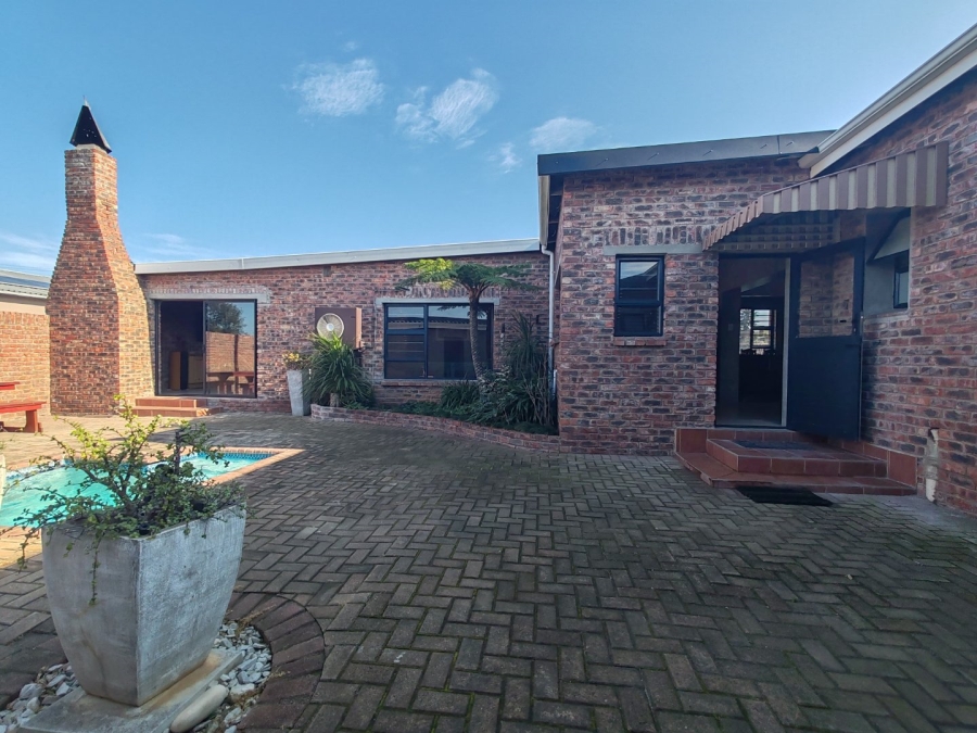  Bedroom Property for Sale in Newton Park Eastern Cape